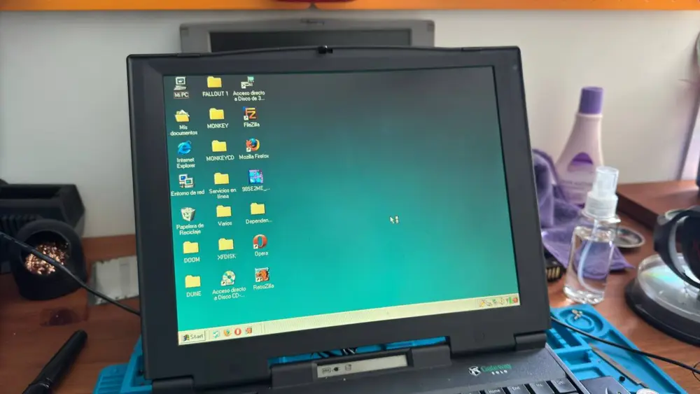 Victoria, Windows 98.