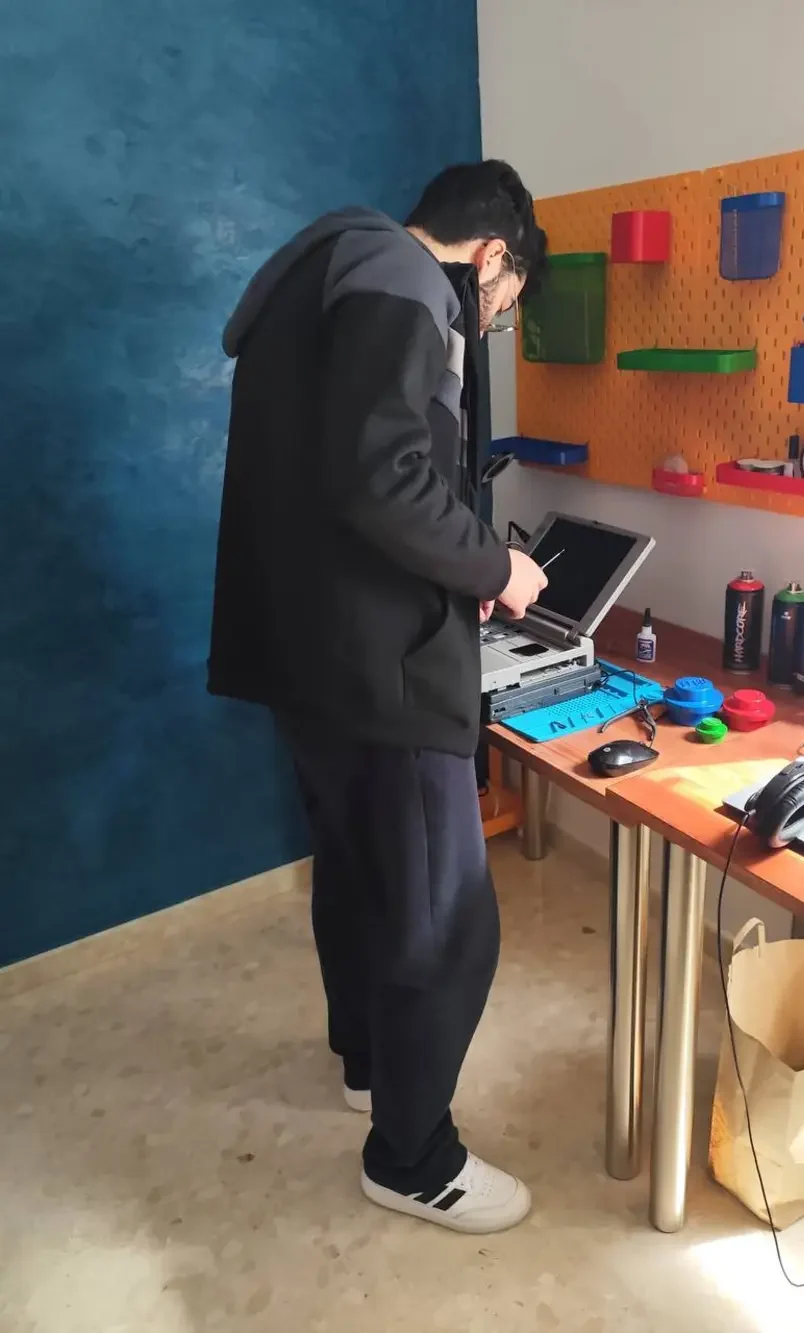 Proxy arreglando uno de los PC